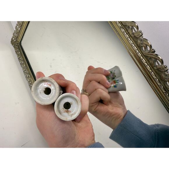 Vinthae Set of Japan-Made Hand-Painted Mini-Salt/Pepper Shakers. 1-1/2" Floral - Picture 8 of 10